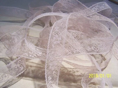 Ancienne dentelle " entre deux " de Calais. Couleur rose tendre. Très fine. N°4 - Photo 1/4
