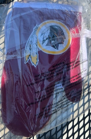 NFL Washington Redskins Oven Mitt and Pot Holder New in packaging Burgundy color Cover