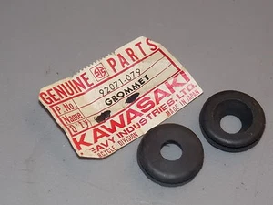 NOS Kawasaki OEM Tail Lamp Wire Grommet KE125 KE175 KE250 KS125 92071-079 QTY2 - Imagen 1 de 1