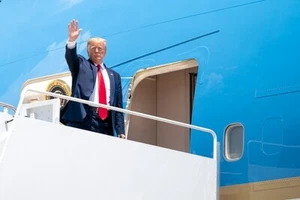 President Trump Arrives at Joint Base Andrews en route to Japan, Photo Reprint - Picture 1 of 1