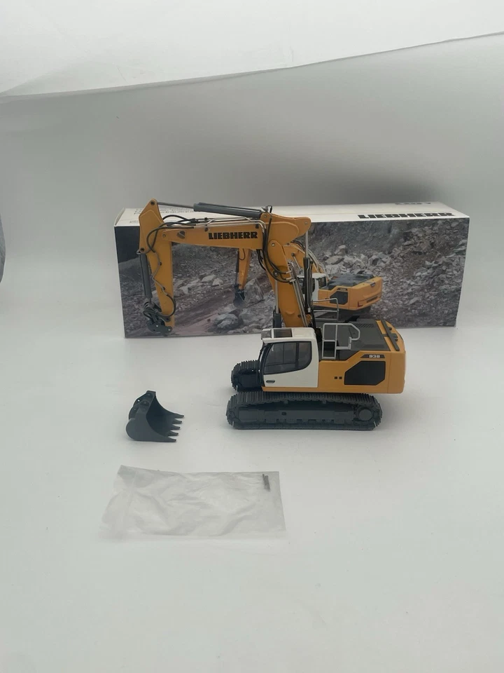 Modell Liebherr  Bagger R 938 VA R 938 1:50 - Bild 1 von 4
