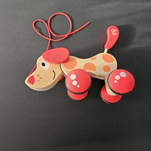Hape 10 Zoll Pepe Holz Nachziehspielzeug Welpe Hund Vorschule Schwanz wackelt Deutschland - Bild 1 von 12