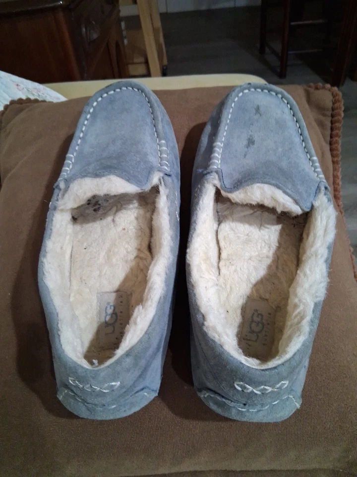 Women's Ansley Ugg Slippers Size 9.5 SEE ALL PICTURES  - Image 1 of 4
