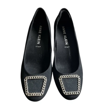 Zapatos de salón Anne Klein para mujer Sadie con cuña 7M negros denim cadena hebilla punta redonda Foto 1 de 4