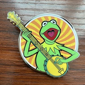 Caja ciega Muppets Boxlunch exclusiva Kermit la rana con pin de banjo - Imagen 1 de 2