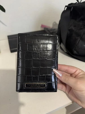 Victoria’s Secret Tarjetero Porta Pasaporte Negro Cocodrilo NUEVO Foto 1 de 4
