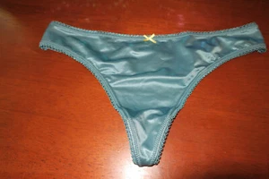 M ❤️ Victoria's Secret ❤️ THONG ❤️ BRAZILIAN STRINGS NWT HOT STRETCH SATIN G V - Picture 1 of 5