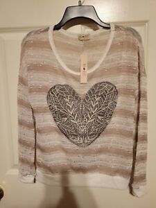 Women's/Junior's Medium Free Kisses Heart Sweater. NWT. 
