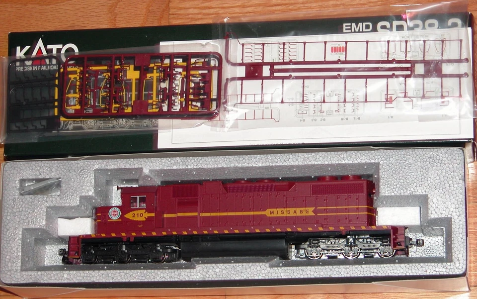 HO KATO 37-6531 EMD SD38-2 DULUTH MISSABE & IRON RANGE DMIR 210 - Image 1 of 1