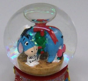 DISNEY VINTAGE CHRISTMAS WINNIE THE POOH 2.5" EEYORE 2003 MINI SNOWGLOBE - Picture 1 of 4