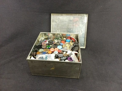 Lot + de 3 Kilos de boutons vintage couture mercerie couturière fripe fringue - Photo 1/4