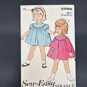Vestido o bata Advance 2986 fácil de coser para niños pequeños talla 2 - Imagen 1 de 2