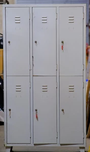 Armadio in metallo con scompartimenti cassaforte a chiave - Foto 1 di 5