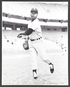 Juan Pizarro CHICAGO WHITE SOX UNSIGNED 4-1/2 x 5-3/4 PICTURE PACK PHOTO #2 - Picture 1 of 1