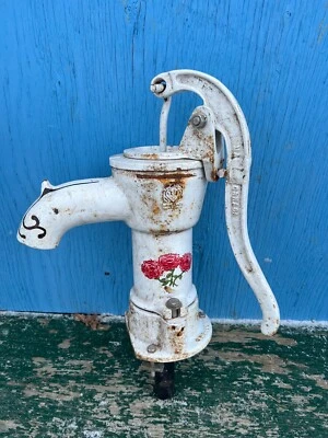 Ferramenta de bomba de água vintage de ferro fundido BRANCA 17" item de decoração de jardim alto - Imagem 1 de 4