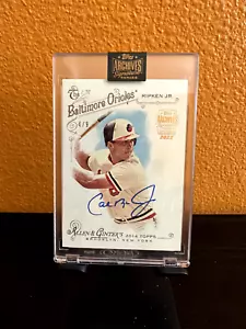 2022 Topps Archives Signature Serie aus dem Ruhestand Cal Ripken Jr. Auto 4/9 HOF - Bild 1 von 2