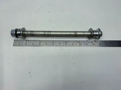 Eje pasante rueda trasera Suzuki SFV650 Gladius eje trasero husillo (3) 09' Foto 1 de 4