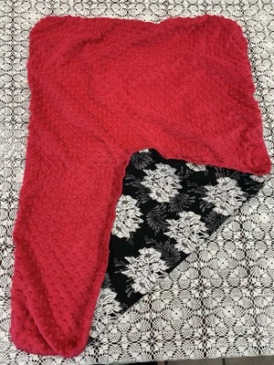 Cubierta de asiento de coche para bebé con dosel negro blanco diseño floral rosa Minky polar Foto 1 de 4