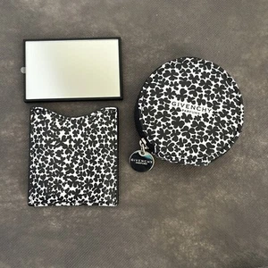 Givenchy Parfums Compact Mirror & Clover Pouch collection Purse NEW - Picture 1 of 8