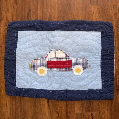 Almohada estándar acolchada a cuadros Pottery Barn Kids 26x19 apliques niños Foto 1 de 4