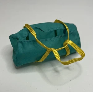 Vintage Barbie Puppe Seesack Gym Ken Zubehör türkis gelb Riemen - Bild 1 von 10