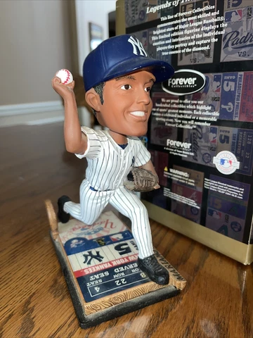 LIMITED EDITION MARIANO RIVERA NY Yankees BOBBLEHEAD Legends Of The Diamond Cover