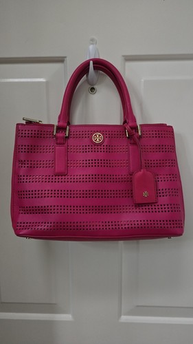 Borsa a tracolla Tory Burch rosa traforata con tracolla