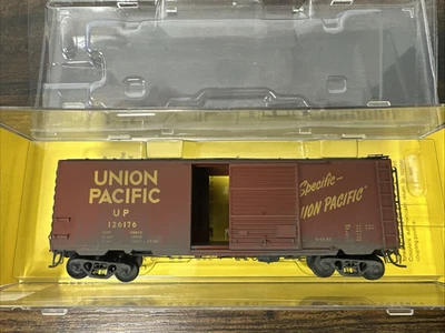 Kadee Cars HO RTR #5203 40’ PS-1 Boxcar - Union Pacific #126176 Pro-Weathered! - Image 1 of 4