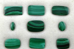 9 geschliffene Malachite - Bild 1 von 2