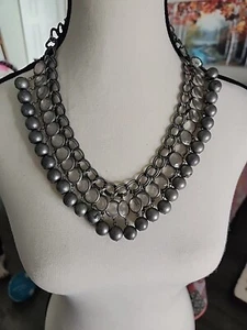 Modeschmuck Halskette mit grauen Kugeln und klaren Stil Edelsteinen - Bild 1 von 6