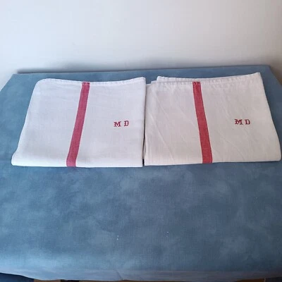 PETITE NAPPE BLANCHE A LITEAUX ROUGE EN COTON. DEBUT 20ème. - Photo 1/4