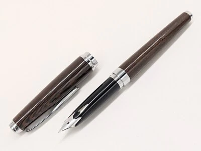 Pluma Estilográfica Sailor Años 80 Serie World's Finest Woods Ironwood Borde Plateado 21K M Foto 1 de 4