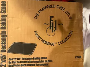 Piedra para hornear rectangular Pampered Chef Family Heritage 12x15 con raspador de caja - Imagen 1 de 6