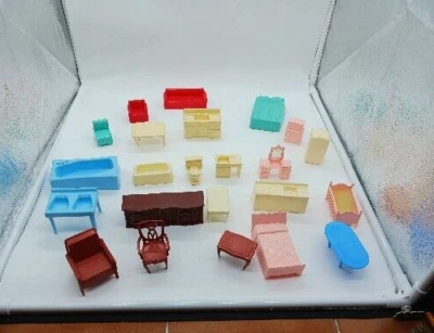 Lote de muebles de plástico vintage para casa de muñecas MPC Superior 20+ piezas Foto 1 de 4