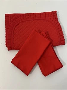 SET OF 8 NAPKINS + 1 TABLE RUNNER QUILTED CHRISTMAS RED 1241 - Picture 1 of 6