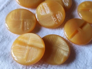 Lot 6 gros boutons vintage jaune foncé texturé pied plat 2,6 cm ref 2803 - Picture 1 of 3