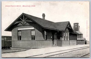 Postal K19/Belleville Kansas c1910 Union Pacific Railroad Depot 54 - Imagen 1 de 4