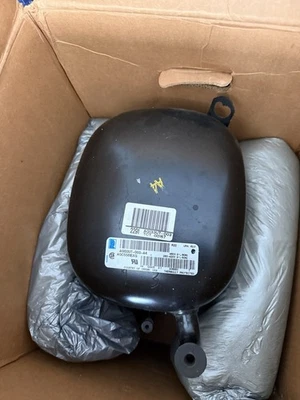 Tecumseh AG133UT-003-J7 AGC5561EXG Compressor 460-Volt 3PH 5HP R22, Original Box - Image 1 of 4