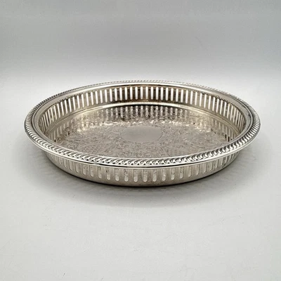 Bandeja de galería redonda enchapada en plata W & S Blackington flores en relieve Foto 1 de 4