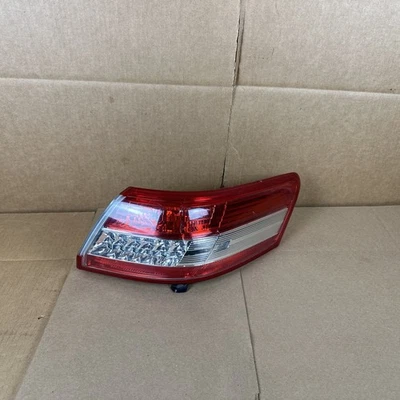 Toyota Camry 2010 2011 luz trasera derecha Foto 1 de 4