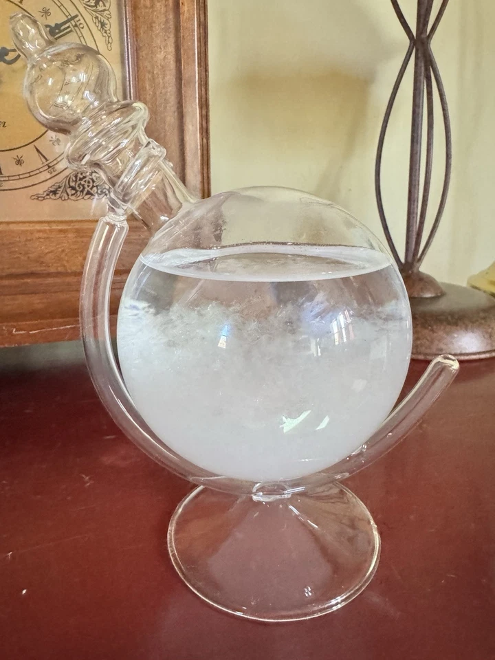 Predicción meteorológica de vidrio de tormenta vintage  Foto 1 de 4