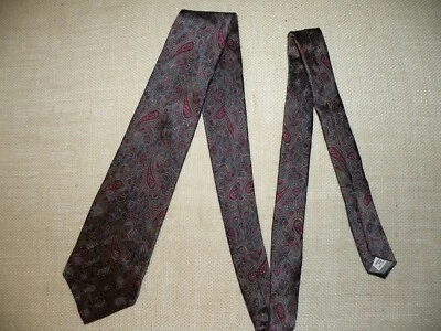 Corbata corta Don Loper Beverly Hills 100% seda italiana patrón paisleys granate  Foto 1 de 4