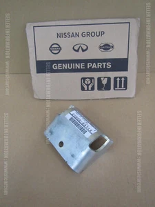 NISSAN ATLAS CABSTAR F24 BRACKET,DP FILTER REAR 208D5-MA71A - Picture 1 of 9
