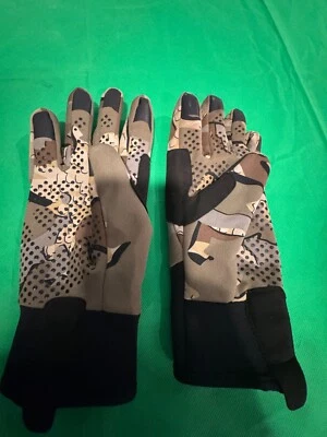 Under Armour Mid Season Gloves - Image 1 of 3