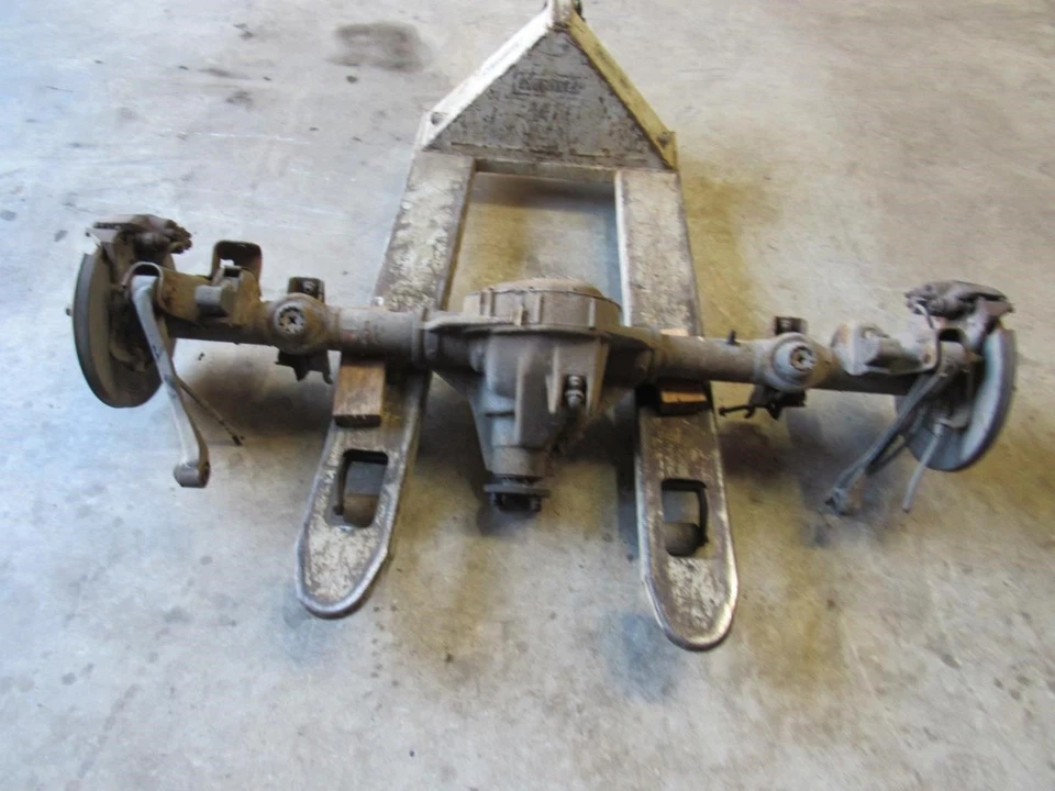 2000 Ford Expedition rear back differential axle assembly end housing 4x2 OEM Foto 1 de 4