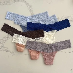 Nuevo con etiquetas Paquete de 6 tangas Hanky Panky Signature de encaje tiro bajo en neutros suaves talla única - Imagen 1 de 8