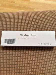 stylus pen: wit met oplaadkabel en aan en uit zet knop op de stylus pen - Photo 1/4