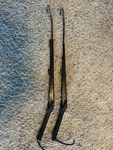2003-2006 Chevrolet Suburban OEM windshield wiper arm set 03 04 05 06 - Picture 1 of 3