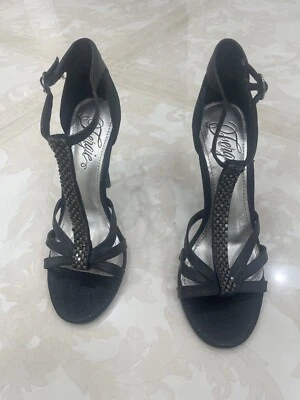 Zapatos de vestir Fergie para mujer negros adornados talla 7 nuevos con tacones de 4 pulgadas Foto 1 de 4