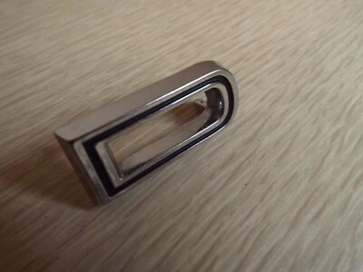 Ford Custom 500/Galaxie XL/LTD 1965 emblema letra D capó maletero puerta trasera 65 insignia Foto 1 de 4